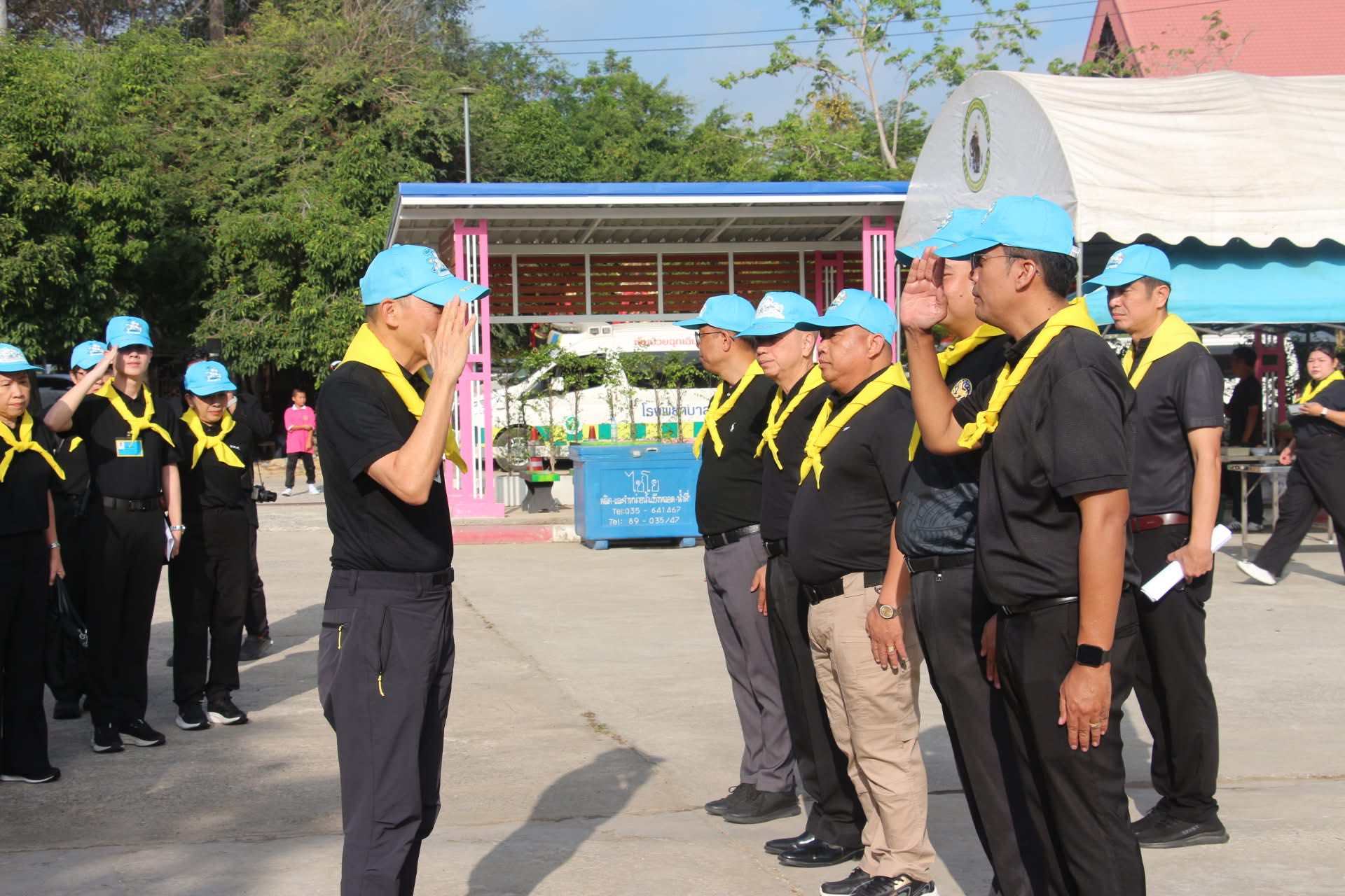 title - องคมนตรีนำนักเรียนทุนพระราชทาน ม.ท.ศ.  โรงเรียนวัดนางเล่ว จังหวัดอ่างทอง ทำกิจกรรมจิตอาสา “เราทำความดี ด้วยหัวใจ” 